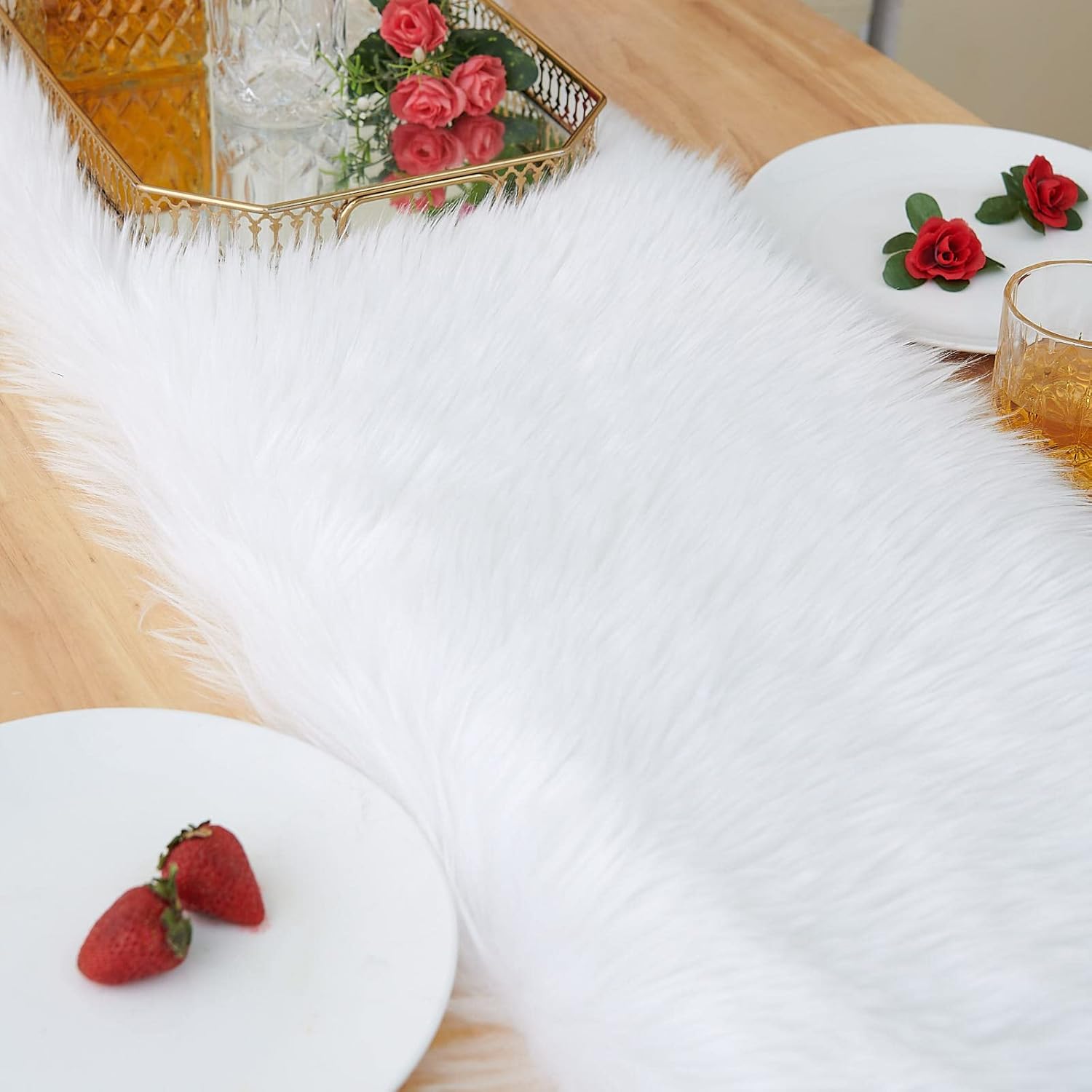 Faux Fur Table Runner White with Tassels, Fluffy Christmas Table Runners for Thanksgiving Home Dresser Dinning Table Decor 11.8 x 59.1 inch
